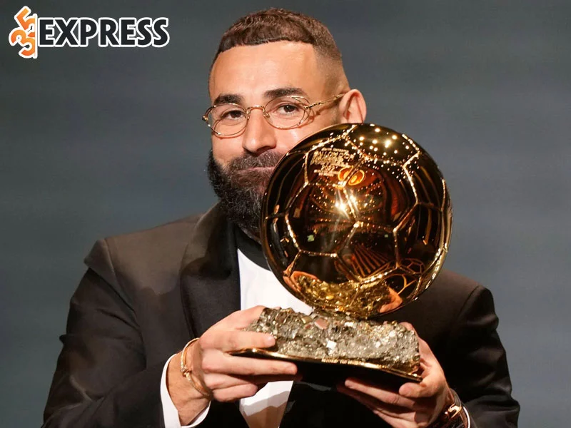karim-benzema-xuat-sac-dat-giai-qua-bong-vang-2022-1-35express