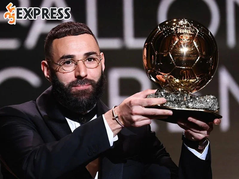 karim-benzema-xuat-sac-dat-giai-qua-bong-vang-2022-35express