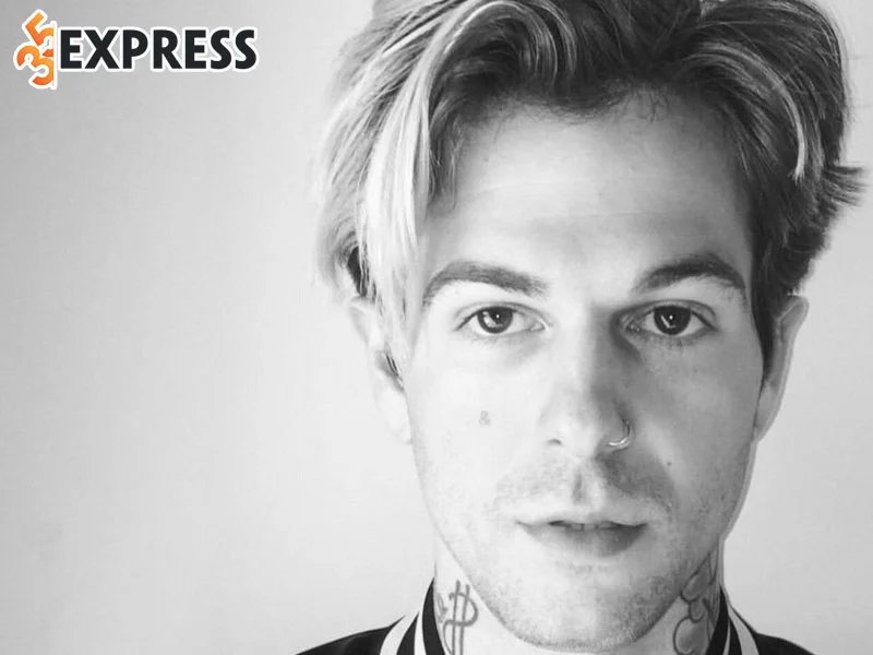 khoi-dau-su-nghiep-cua-tai-tu-jesse-rutherford-35express