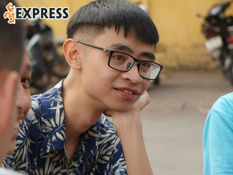 linh-thon-toa-sang-o-chuong-trinh-king-of-rap-1-35express