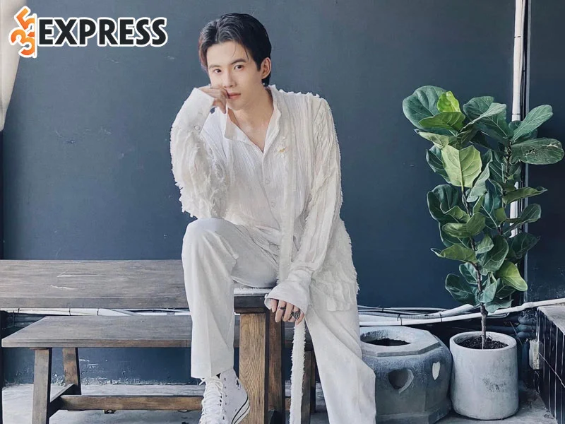 mint-chang-ca-si-tai-nang-vuot-len-so-phan-1-35express