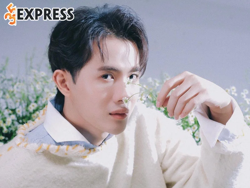 mint-chang-ca-si-tai-nang-vuot-len-so-phan-35express