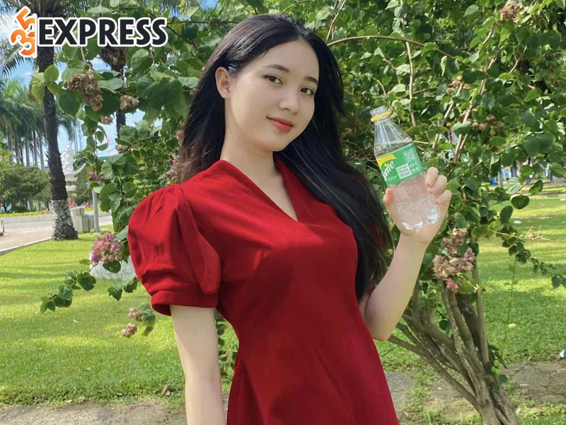 model-chau-minh-thuy-co-nang-10x-xinh-dep-va-tai-nang-1-35express