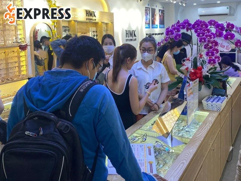 mua-sam-kinh-mat-thoi-trang-cao-cap-chat-luong-tai-hmk-eyewear-1-35express