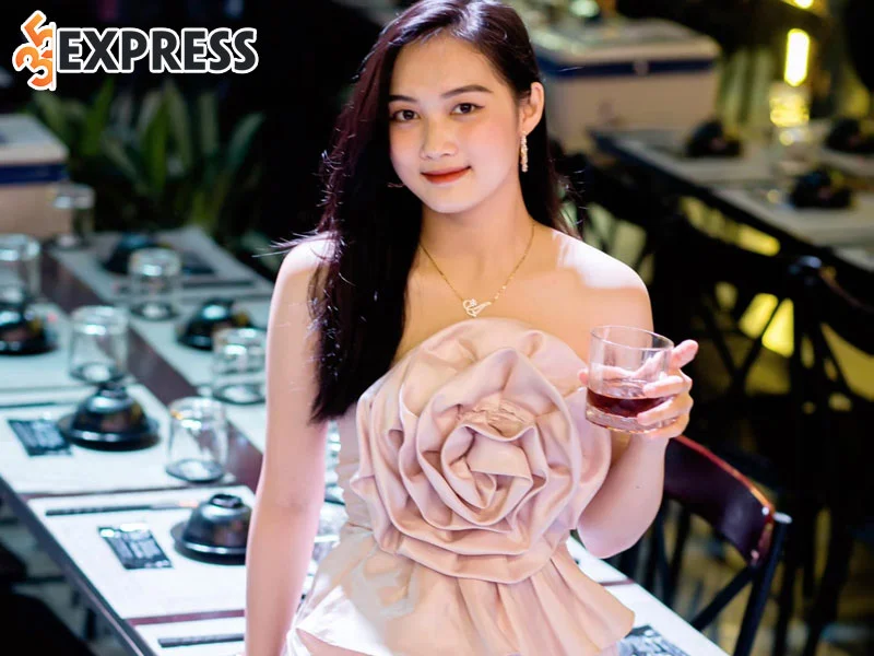 nhung-hinh-anh-dep-cua-pham-thi-hoa-phuong-2-35express