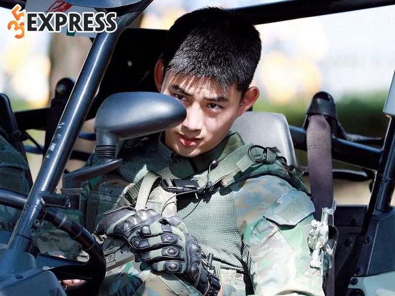ok-taecyeon-duoc-menh-danh-la-my-nam-man-anh-2-35express