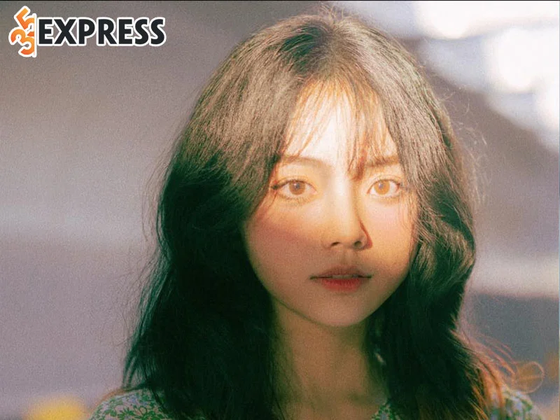 phan-uyen-nhi-co-gai-so-huu-nhan-sac-lam-say-dam-long-nguoi-2-35express