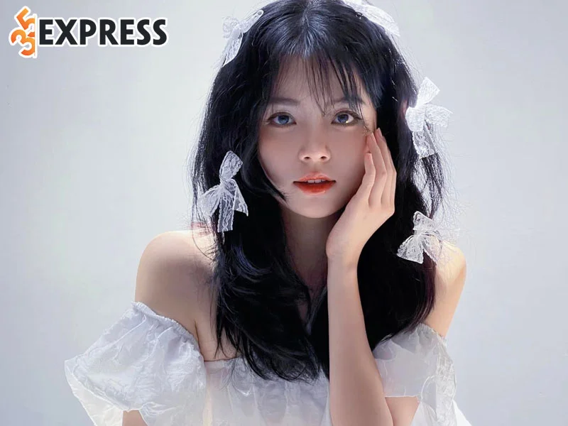 phan-uyen-nhi-la-ai-1-35express