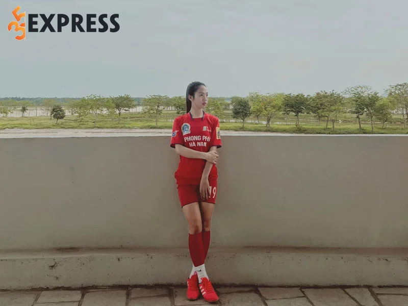 su-nghiep-bong-da-cua-tran-thi-duyen-1-35express