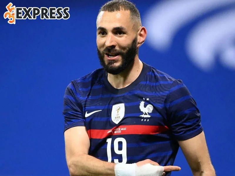 su-nghiep-da-bong-cua-nam-cau-thu-karim-benzema-35express