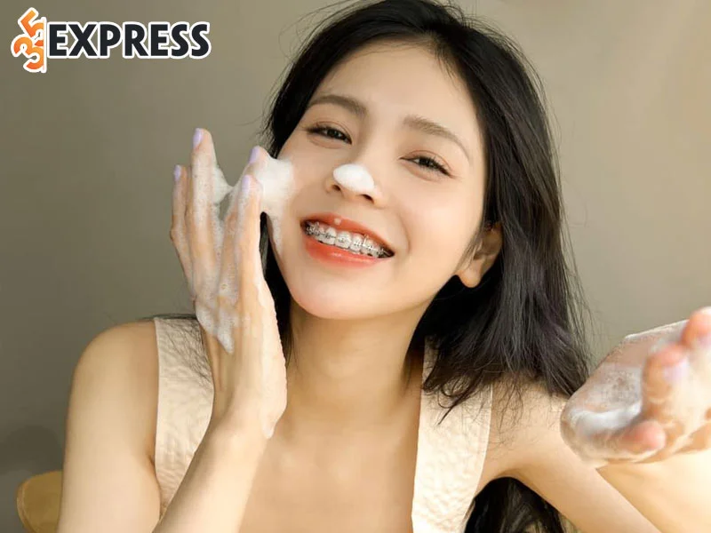tiktoker-huyen-phuong-bi-hot-girl-trung-ran-che-toi-ta-35express