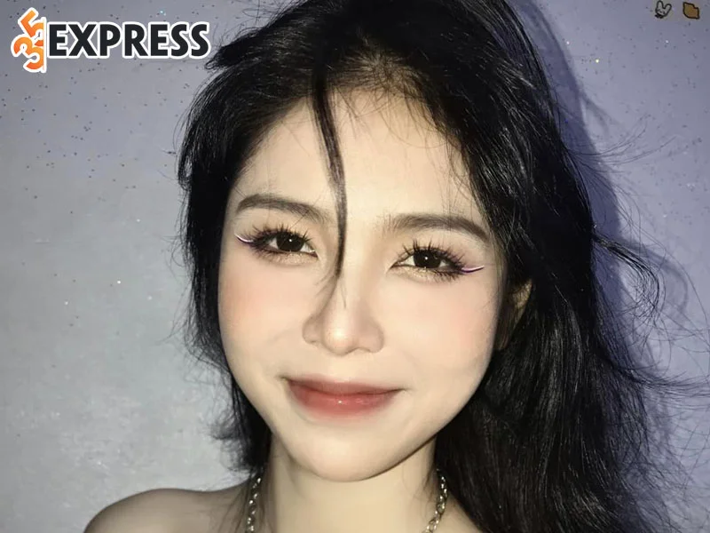 tiktoker-huyen-phuong-la-ai-1-35express