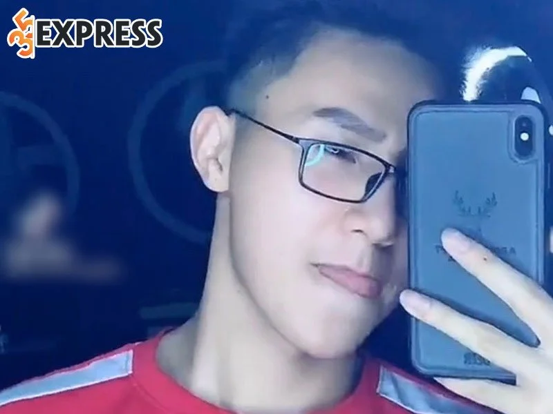 tiktoker-khoa-vuong-chang-hot-boy-lam-day-song-cong-dong-mang-1-35express