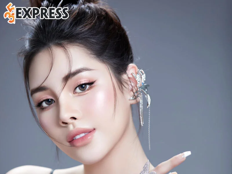 tom-tat-ly-lich-tieu-su-nguyen-dan-tien-35express
