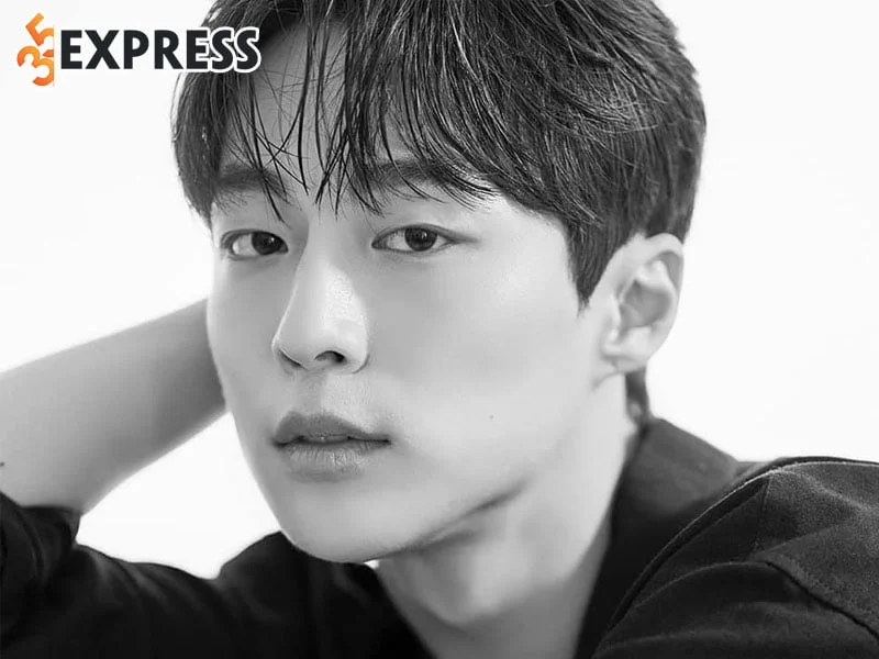 tom-tat-ve-ly-lich-tieu-su-cua-bae-in-hyuk-35express