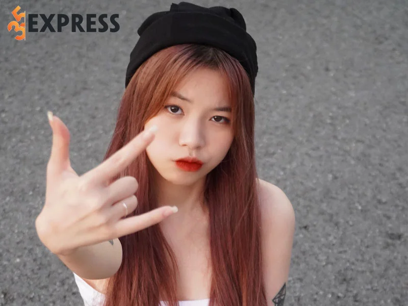 tom-tat-ve-ly-lich-tieu-su-cua-ngan-ha-35express