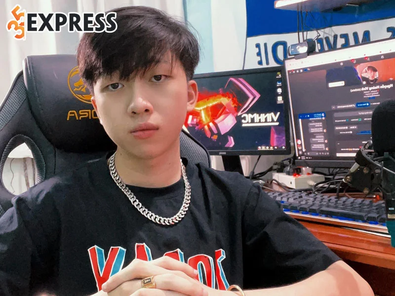 vinhmc-xay-kenh-youtube-chi-voi-chiec-laptop-cu-2-35express
