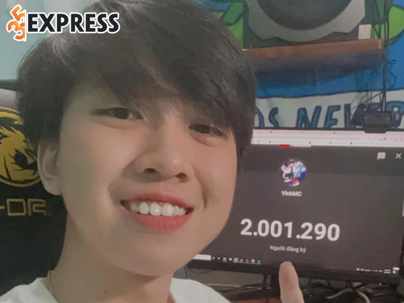 vinhmc-xay-kenh-youtube-chi-voi-chiec-laptop-cu-35express