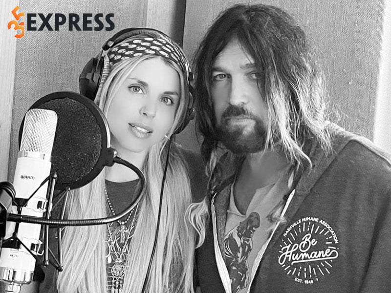 billy-ray-cyrus-ket-hon-voi-ban-gai-kem-27-tuoi-1-35express