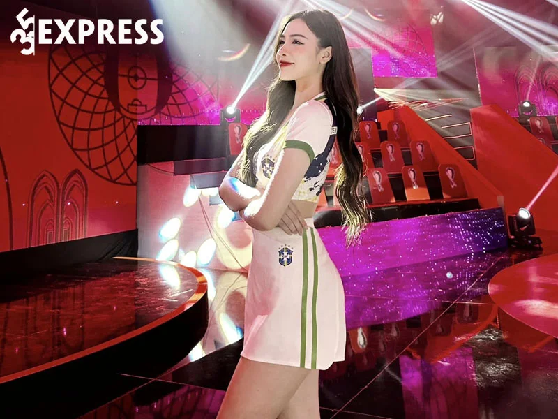 cao-thu-trang-khoac-ao-brazil-trong-nong-cung-world-cup-2022-35express