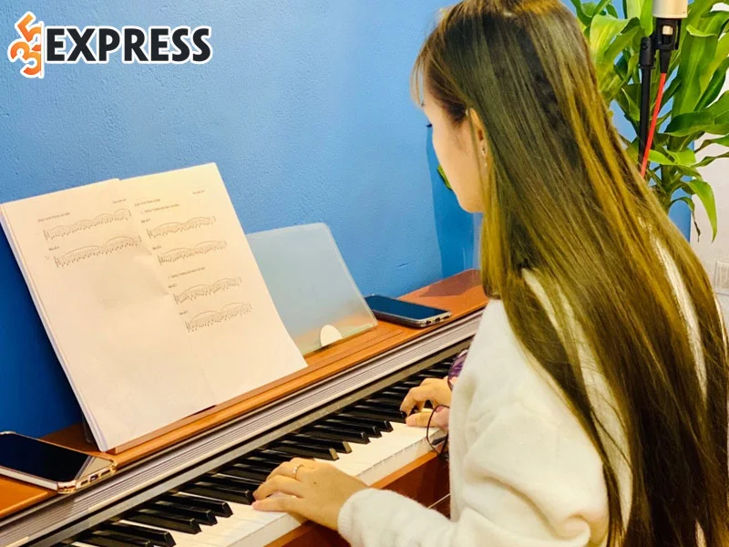 cau-lac-bo-nghe-thuat-ngoi-sao-nho-khoa-hoc-piano-cho-moi-doi-tuong-35express