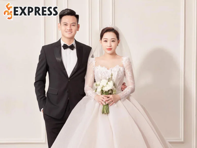 chuyen-tinh-dang-nguong-mo-cua-pham-hieu-va-cau-thu-ho-tan-tai-2-35express