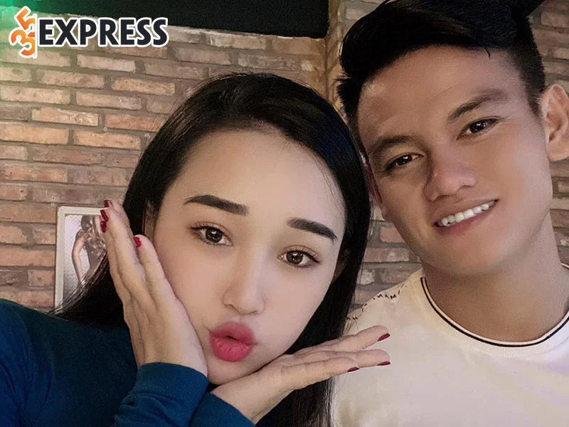 chuyen-tinh-dang-nguong-mo-cua-pham-hieu-va-cau-thu-ho-tan-tai-35express