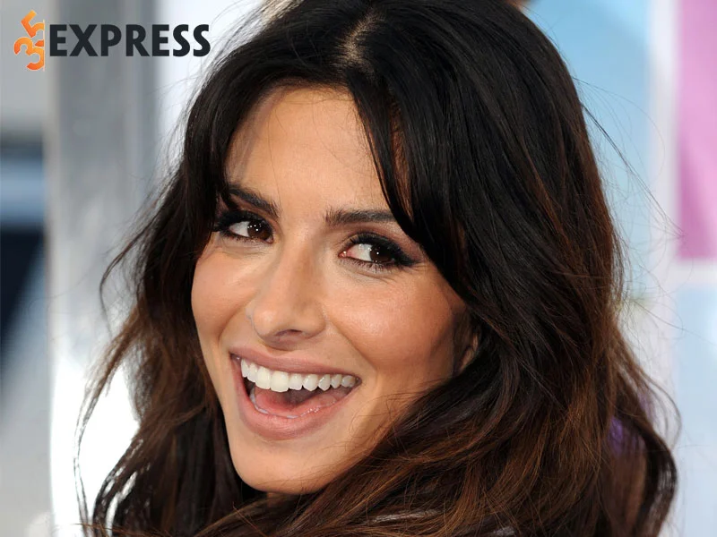 con-duong-dien-xuat-cua-nu-dien-vien-tai-nang-sarah-shahi-35express