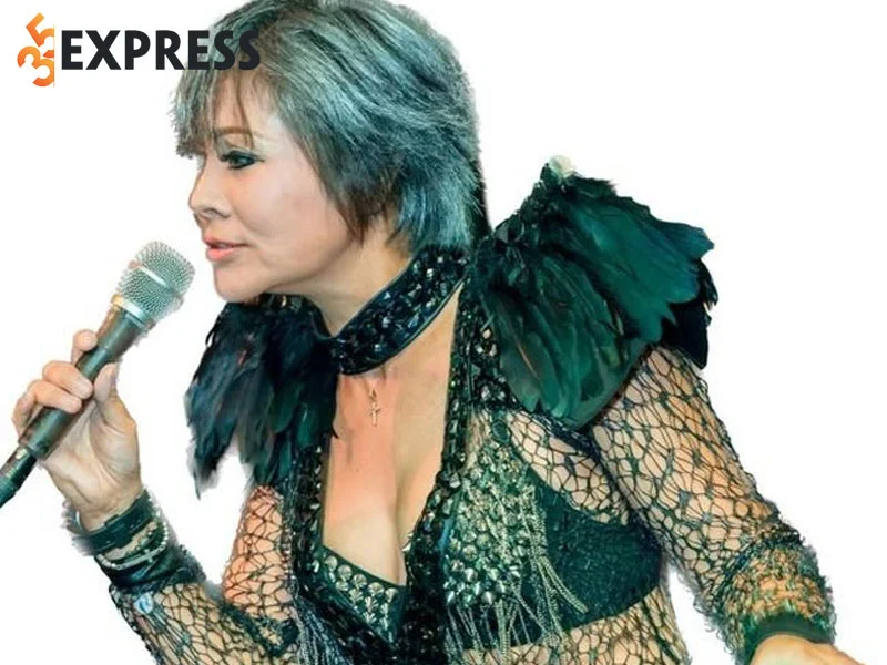 con-duong-nghe-thuat-cua-ca-si-nguyet-thu-35express