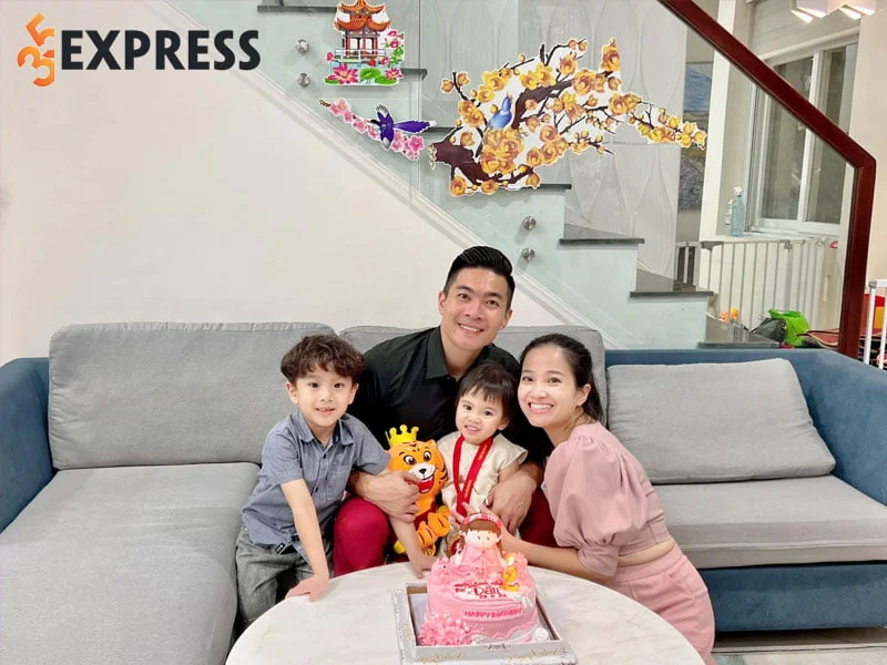 cuoc-song-doi-tu-cua-mc-hong-phuong-1-35express