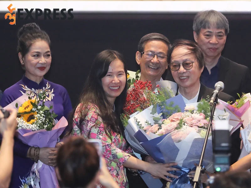 dao-dien-gao-coi-dang-nhat-minh-no-luc-lam-phim-o-tuoi-84-35express
