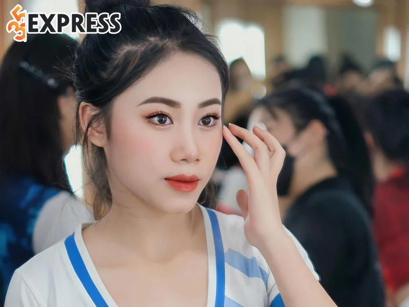 ha-thi-hoa-binh-dai-dien-argentina-tai-nong-cung-world-cup-2022-2-35express