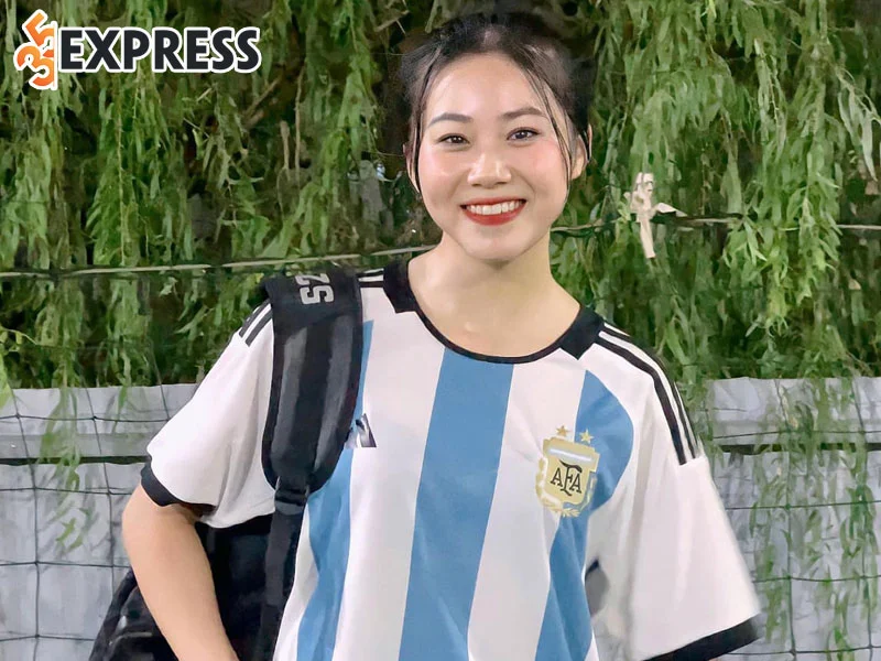 ha-thi-hoa-binh-dai-dien-argentina-tai-nong-cung-world-cup-2022-3-35express
