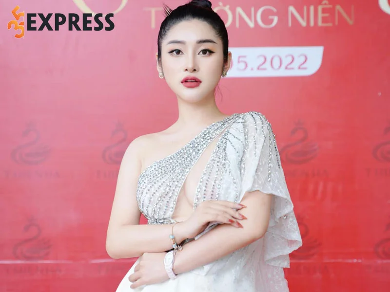hanh-trinh-den-voi-nghe-thuat-cua-bui-hong-anh-1-35express