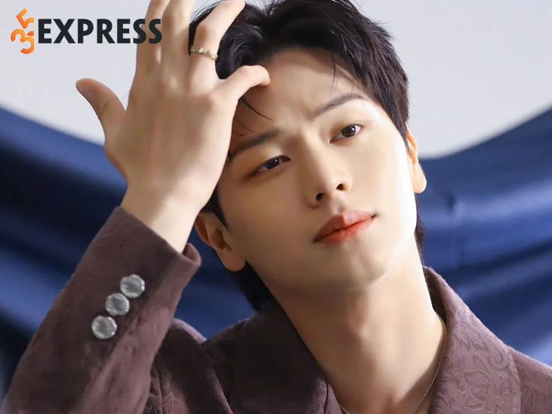 hanh-trinh-den-voi-su-nghiep-dien-xuat-cua-nam-than-tuong-yook-sung-jae-4-35express