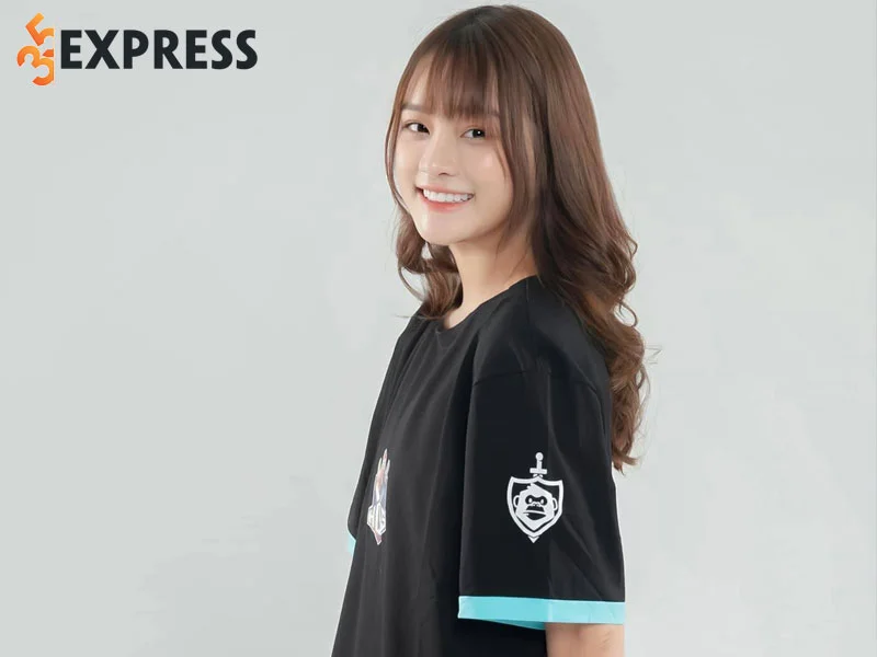 hanh-trinh-tro-thanh-streamer-cua-co-nang-lyly-sury-2-35express