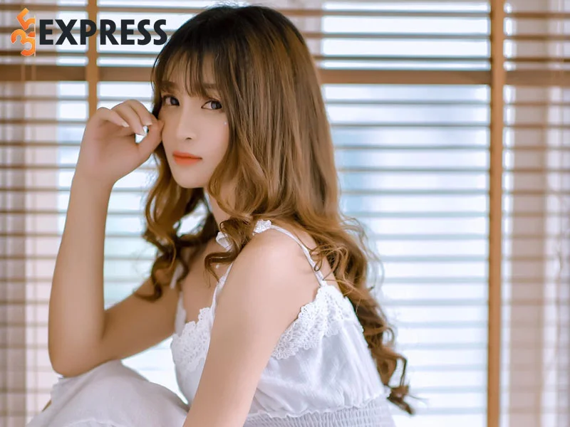 hanh-trinh-tro-thanh-streamer-cua-co-nang-lyly-sury-5-35express