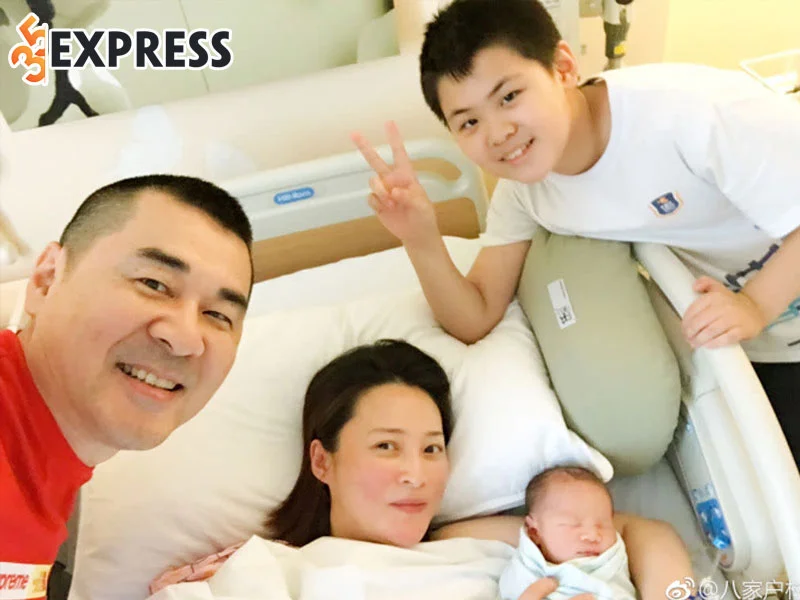hon-nhan-vien-man-cua-tran-kien-ban-va-tuong-can-can-35express