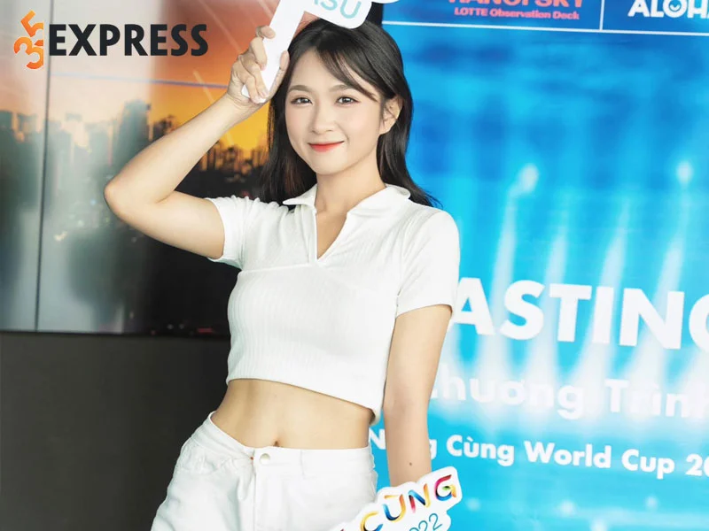 hot-girl-hoang-minh-chau-dai-dien-cho-doi-tuyen-anh-tai-world-cup-2022-2-35express