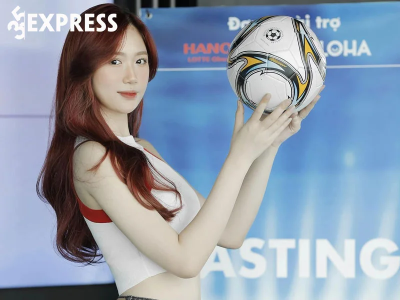 hot-girl-lan-nhi-dai-dien-cho-doi-tuyen-han-quoc-tai-worl-cup-2022-2-35express