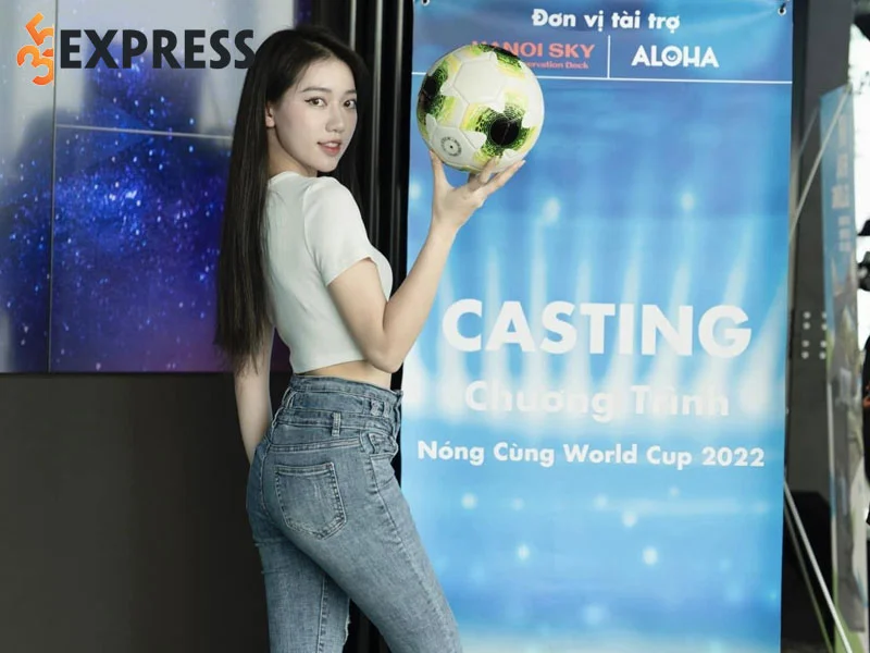 hot-girl-nguyen-thuc-anh-noi-bat-trong-dan-nguoi-dep-world-cup-2022-2-35express