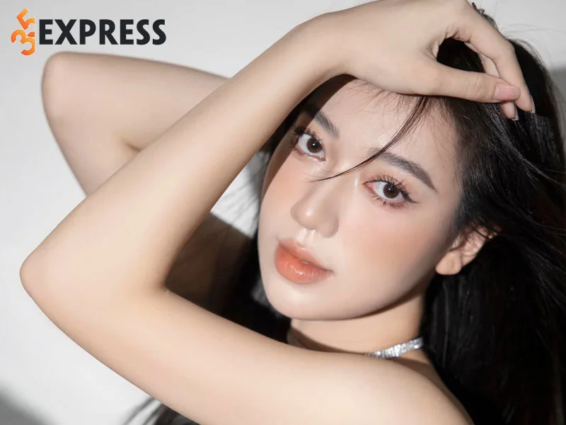 hot-girl-nguyen-thuc-anh-noi-bat-trong-dan-nguoi-dep-world-cup-2022-35express