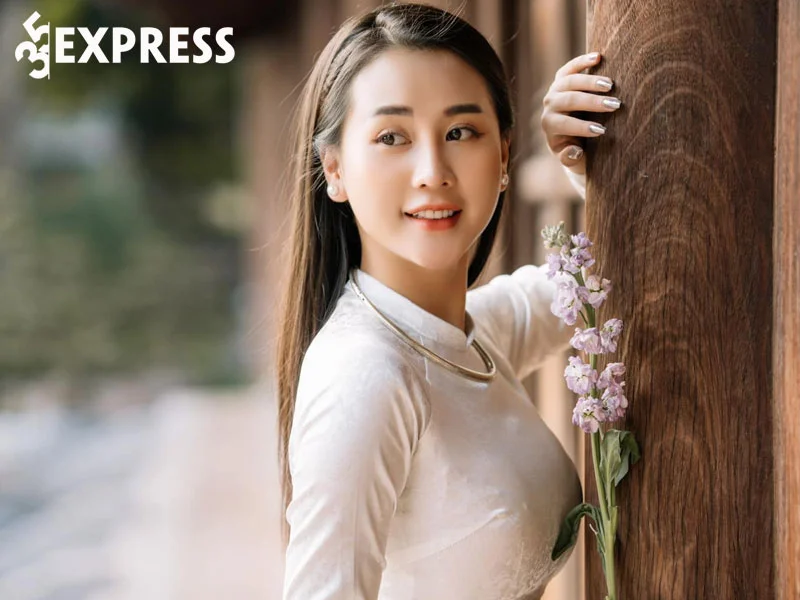 hot-girl-pham-ngoc-la-ai-1-35express