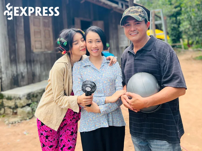 huynh-hong-loan-hoa-than-thanh-co-gai-khu-kho-trong-phim-me-rom-2-35express
