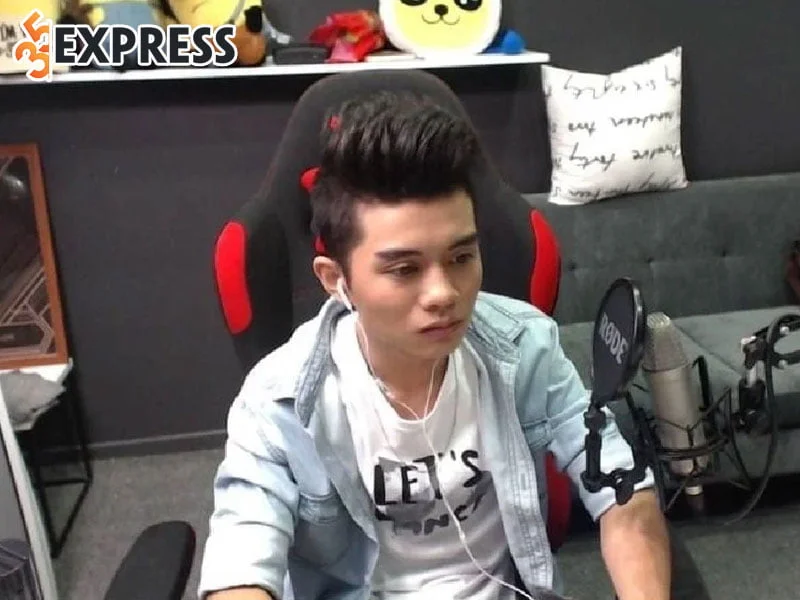 hy-nam-chia-se-ve-con-duong-den-voi-nghe-streamer-35express