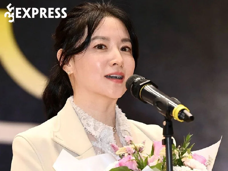 khoi-dau-su-nghiep-dien-xuat-cua-dien-vien-lee-young-ae-1-35express