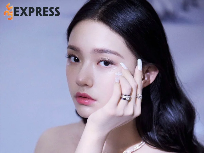 lam-duan-nang-my-nhan-ngu-co-doi-tu-nhieu-thi-phi-2-35express