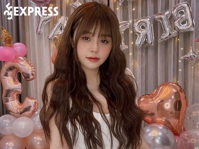 ngoc-eng-co-nang-dang-yeu-tren-cong-dong-tiktok-2-35express
