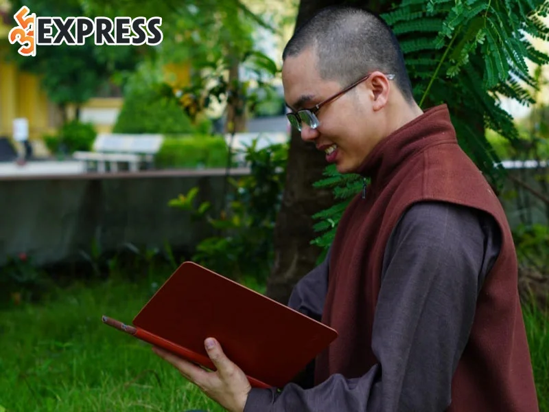 nha-su-thich-khai-tuan-chia-se-ve-nhung-noi-dung-ma-minh-truyen-tai-1-35express