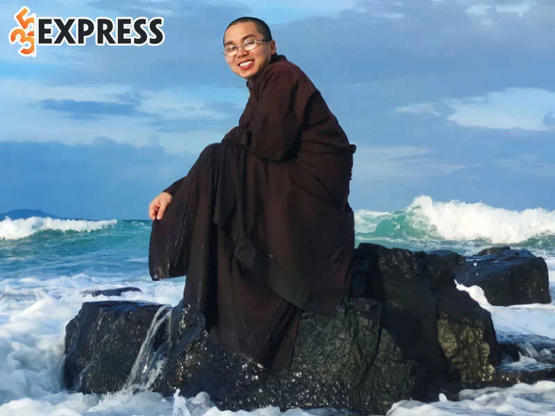 nha-su-thich-khai-tuan-chia-se-ve-nhung-noi-dung-ma-minh-truyen-tai-35express